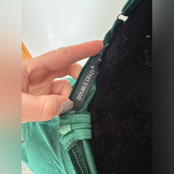 Emerald Green velvet dress - Picture 5 of 6